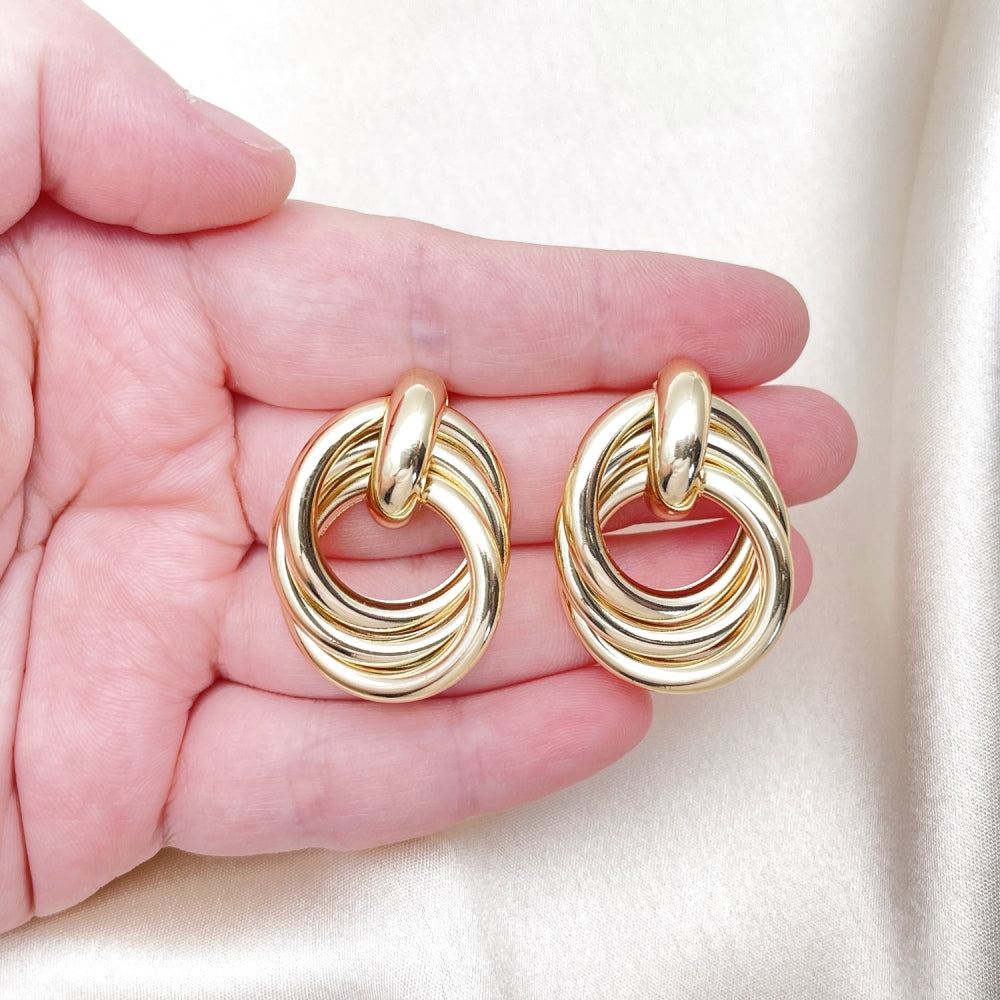 Oro Laminado Stud Earring, Gold Filled Style Polished, Golden Finish