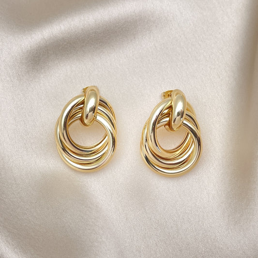 Oro Laminado Stud Earring, Gold Filled Style Polished, Golden Finish