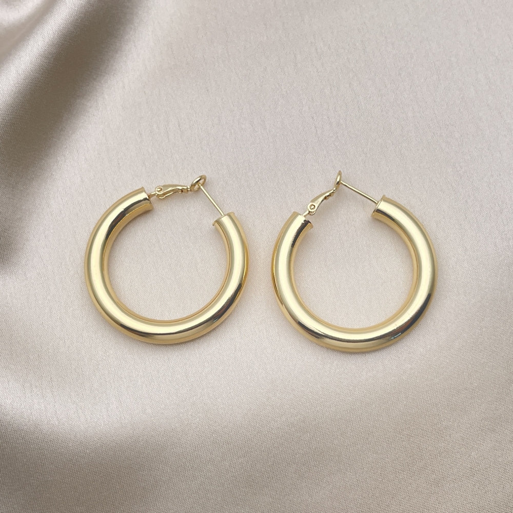 Oro Laminado Medium Hoop, Gold Filled Style Hollow Design, Polished, Golden Finish