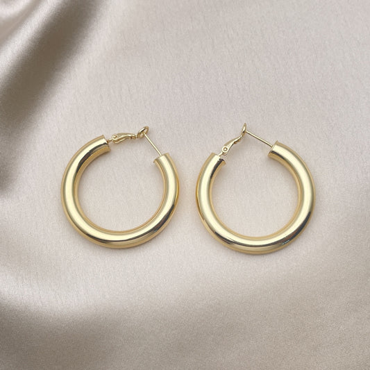 Oro Laminado Medium Hoop, Gold Filled Style Hollow Design, Polished, Golden Finish