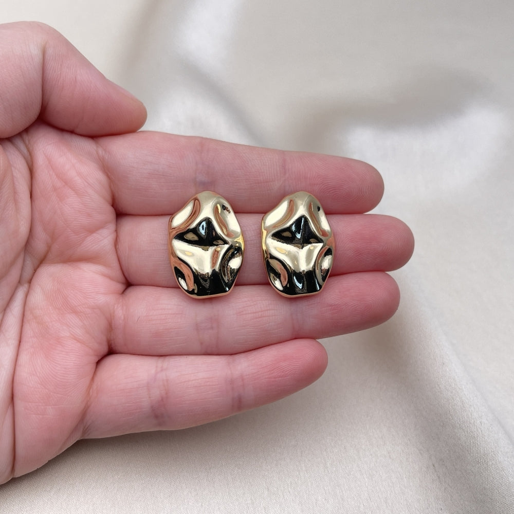 Oro Laminado Stud Earring, Gold Filled Style Polished, Golden Finish