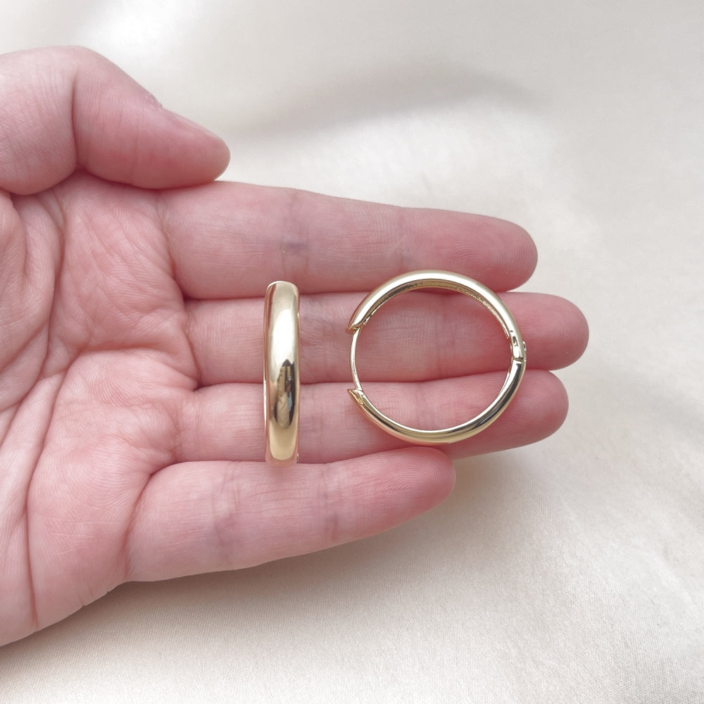 Oro Laminado Huggie Hoop, Gold Filled Style Polished, Golden Finish