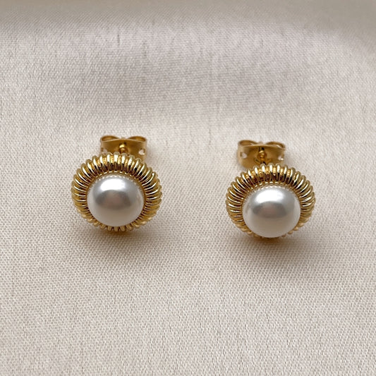 Oro Laminado Stud Earring, Gold Filled Style Flower Design, with Ivory Pearl, Polished, Golden Finish