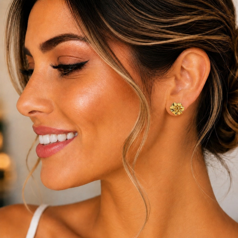 Oro Laminado Stud Earring, Gold Filled Style Flower Design, Polished, Golden Finish