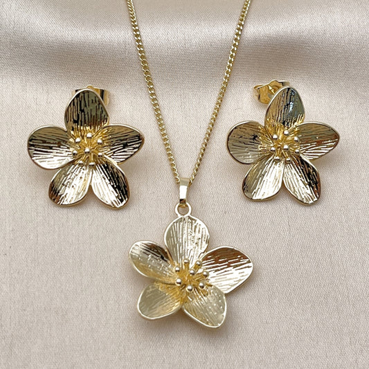 Oro Laminado Earring and Pendant Adult Set, Gold Filled Style Flower Design, Diamond Cutting Finish, Golden Finish