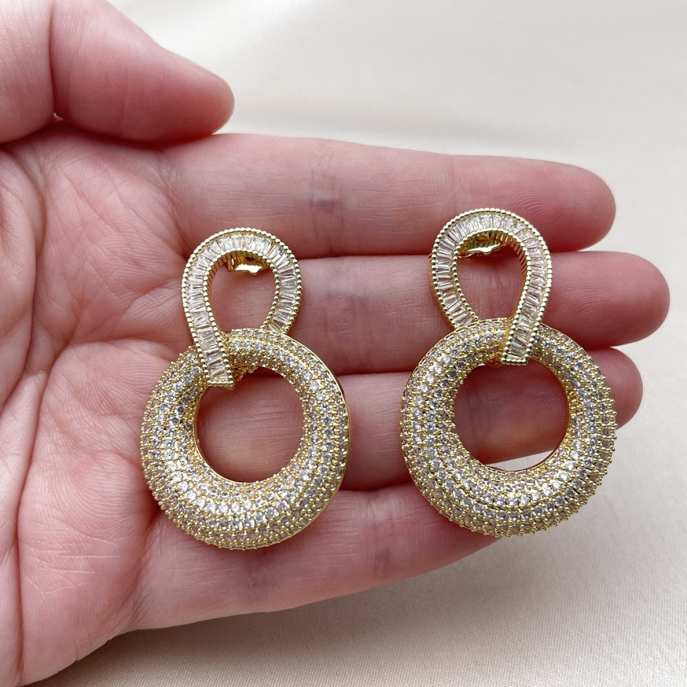 Oro Laminado Stud Earring, Gold Filled Style Baguette Design, Polished, Golden Finish