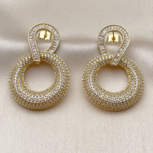 Oro Laminado Stud Earring, Gold Filled Style Baguette Design, Polished, Golden Finish